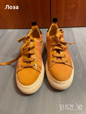 Дамски обувки, всекидневни, марка Страдивариус, снимка 2 - Маратонки - 52858452