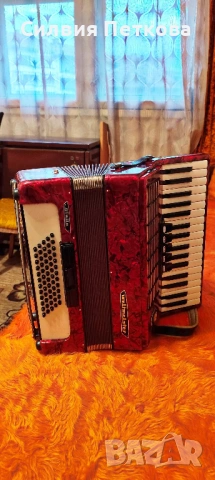 Немски акордеон "WELTMEISTER " - 60 баса, снимка 3 - Акордеони - 53010857