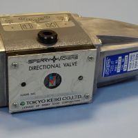 Хидравличен разпределител Sperry Vickers DG4S4-012A-52-JA-LA directional valve 100V, снимка 6 - Резервни части за машини - 45239600