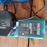 Зарядно makita dc1414t с батерия, снимка 1 - Винтоверти - 44955149