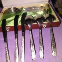 Комплект нов 12 прибора по 3 вилици ножове и малки и големи лъжици в дървена кутия, снимка 12 - Прибори за хранене, готвене и сервиране - 45389142