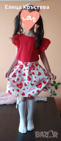 Ефектна бяла поличка на червени сърца с блузка в червено, снимка 1