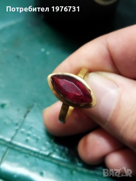 Стар пръстен с червен камък, снимка 1