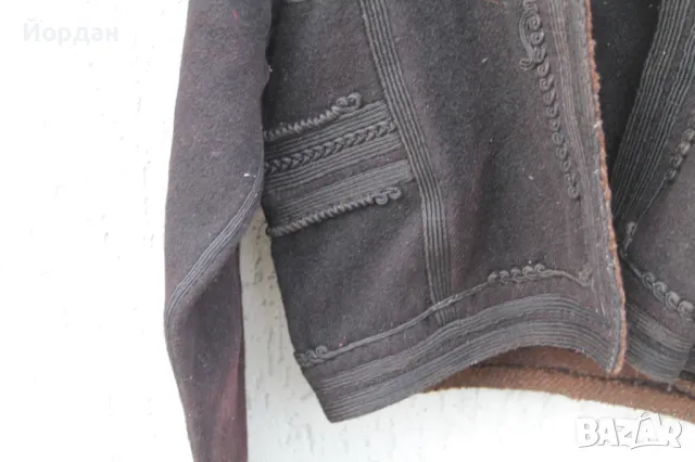 Черен вълнено   елече с гайтани, снимка 3 - Антикварни и старинни предмети - 50404210