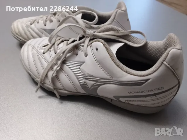 Футболни обувки за дете (стоножки) номер 34 и 1/2 половина.