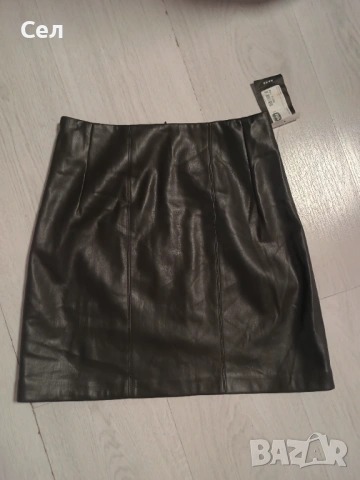 Нова кожена пола NA-KD S-M