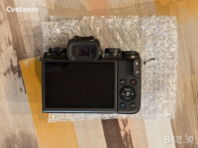 Фотоапарат Canon EOS M5 + Адаптер EF-EOS M, снимка 3 - Фотоапарати - 53718589