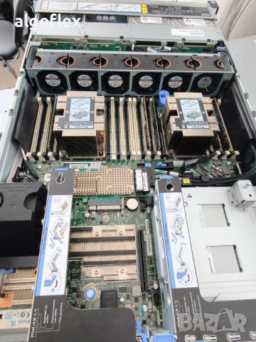 Сървър Lenovo ThinkSystem SR650 12LFF 2*Xeon Gold 6230 64GB 930-16i, снимка 6 - Работни компютри - 54122274