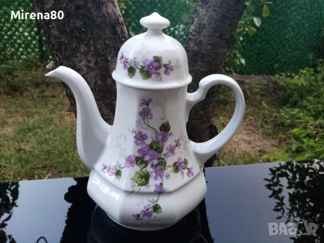 Баварски чайник с теменужки