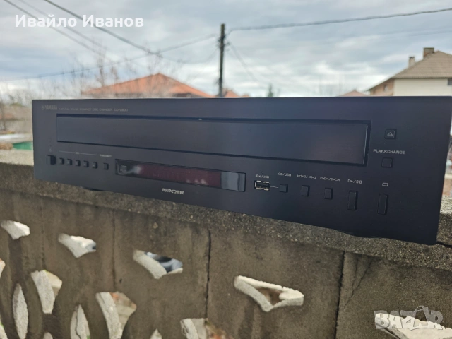 Yamaha CD-C600 – Висок клас 5-дисков CD ченджър с USB, снимка 2 - Декове - 54023252