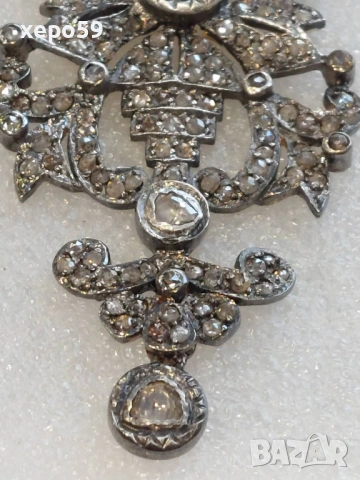 Стар медальон(висулка) с множество инкрустирани диаманти-материал злато 14к и сребро 925, снимка 4 - Колиета, медальони, синджири - 53357252