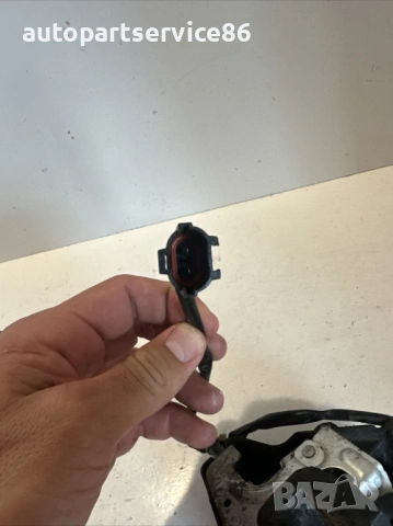 Механизъм на бравата на задната дясна врата за KIA Carnival (2006–2012), снимка 3 - Части - 53198947