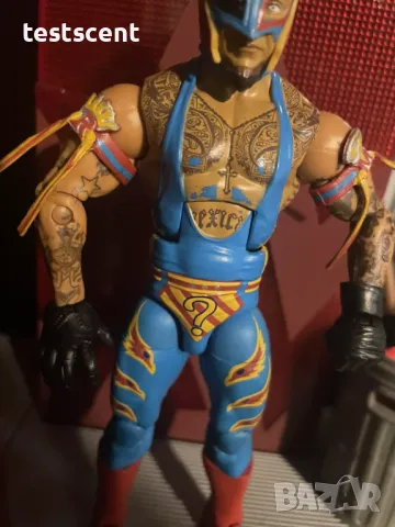 Екшън фигура WWE Rey Mysterio Mattel Elite играчка Рей Мистерио + cloth, снимка 3 - Фигурки - 48447635