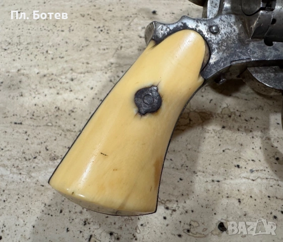 Стар револвер, снимка 2 - Антикварни и старинни предмети - 53249876