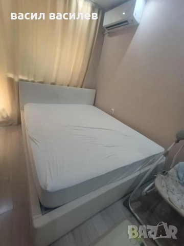 легло с нощни шкафчета