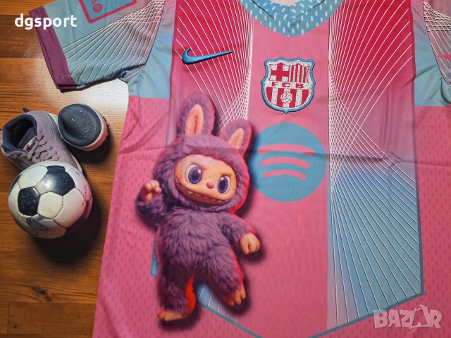 Детски футболен екип на Барселона – специално издание Labubu, снимка 3 - Футбол - 52063650