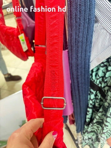 Дамска спортна чанта, снимка 2 - Чанти - 52275332