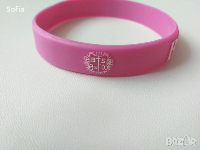 чисто нова силиконова гривна на BTS подходяща за фенове и колекционери (само 1 брой), снимка 4 - Гривни - 54224763