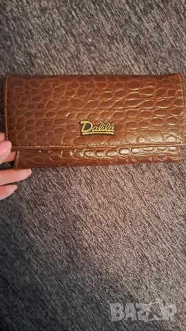 Дамски портфейл