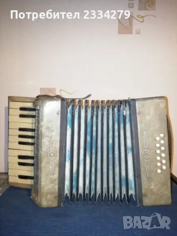 Стари детски музикални инструменти, чинели, дайре, акордеон. , снимка 3 - Антикварни и старинни предмети - 49777852