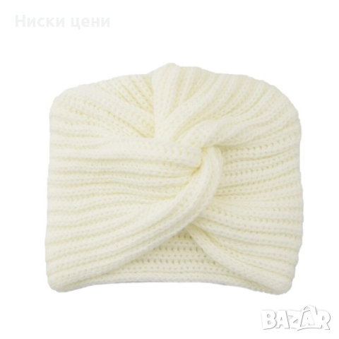 Дамска зимна плетена шапка с усукан възел по средата, снимка 2 - Други - 52641596
