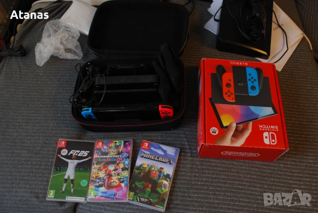 Nintendo Swich oled нинтендо + racing wheel pro deluxe super mario kart с няколко игри и кейс, снимка 4 - Nintendo конзоли - 53590437