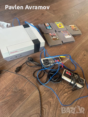 NES с 6 игри и два контролера