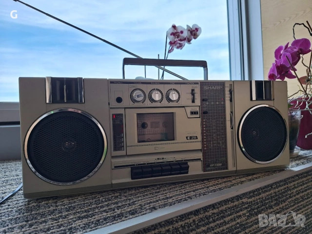 Стерео радиокасетофон Sharp GF-7300HG. Всичко работи, като нов!, снимка 3 - Радиокасетофони, транзистори - 53982022