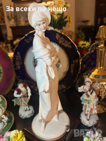 Capodimonte Italy  Circa 1987 автор  Bruno Merli - “ Дамата в бяло” Код P2084, снимка 7 - Декорация за дома - 54035137