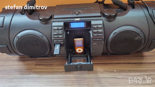 JVC Boomblaster RV NB52 с радио + CD + USB + докинг станция за iPod

, снимка 12 - Аудиосистеми - 45582669