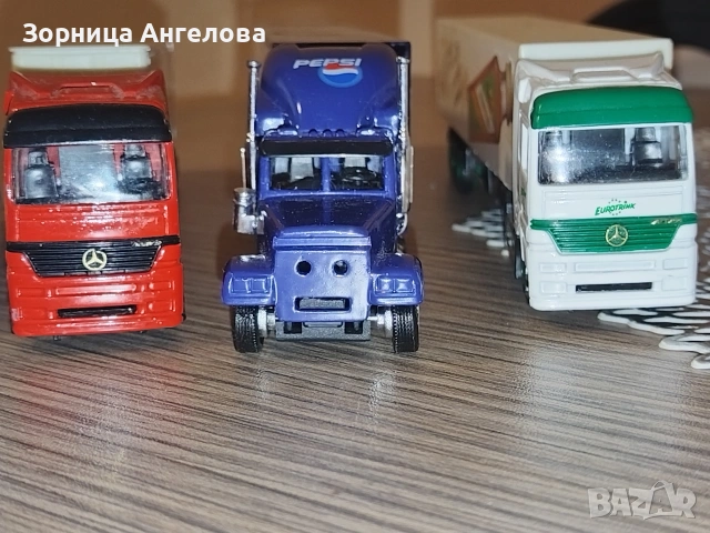 Колекционерски камиончета Мерцедес Сканиа, Рено и др. , снимка 3 - Колекции - 53903384