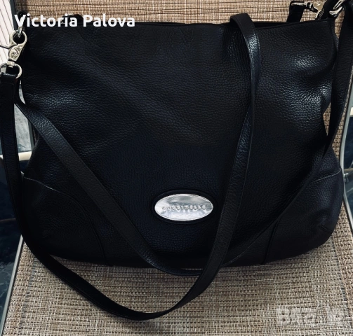 Оригинална кожена чанта Coccinelle - естествена кожа, тип Hobo (Черна)