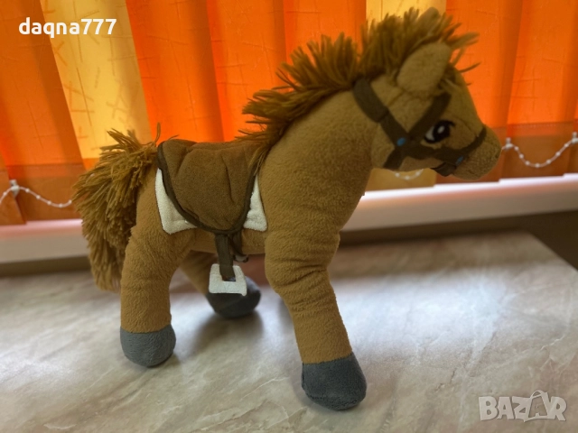 Bibi & Tina Плюшен стоящ кон Амадеус, 34 см, снимка 10 - Плюшени играчки - 52166551