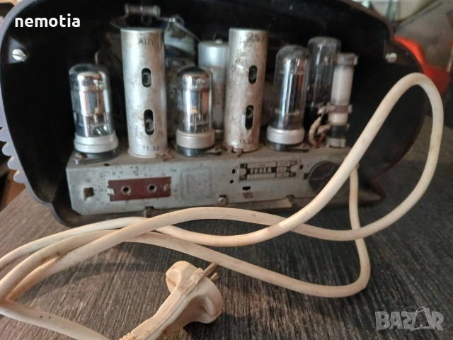 Радио Tesla бакелитена, снимка 2 - Антикварни и старинни предмети - 54186860
