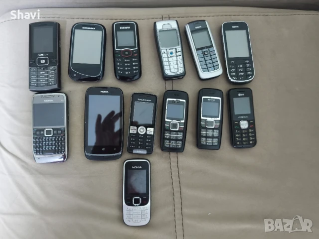 Стари работещи телефони с батерии,без зарядни!