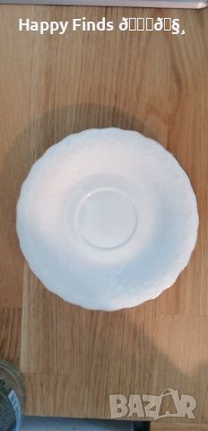 Бяла чинийка костен порцелан със златен кант - 13,5 см., Бонония Видин от сервиз "Ралица", снимка 1 - Чинии - 46318034