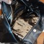Дамска чанта в черно, кожена с  дръжки  тип верижки, снимка 6