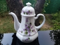 Баварски чайник с теменужки, снимка 1