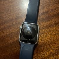 Apple watch SE 44mm, снимка 2 - Смарт гривни - 45181050