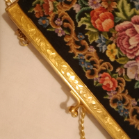 Викторианска дамска чанта с  Антична чанта Petit Point от 1900 г. Малка чанта с богато украсена злат, снимка 3 - Други ценни предмети - 44961069