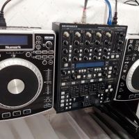 Продавам 2 бр. NUMARK NDX 800 и 1 бр. Behringer DDM 4000, снимка 1 - Аудиосистеми - 45319177