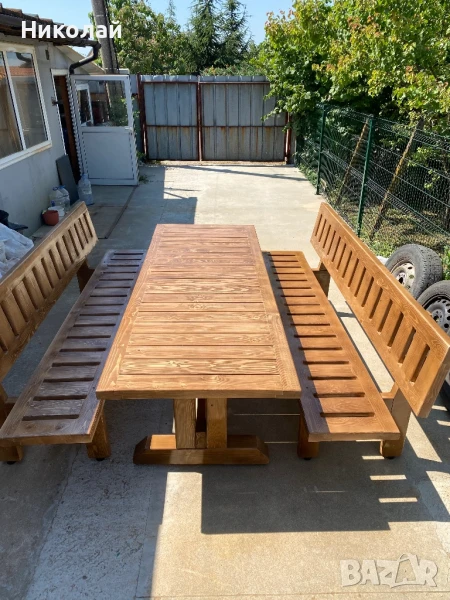Дървена маса със скамейки, снимка 1