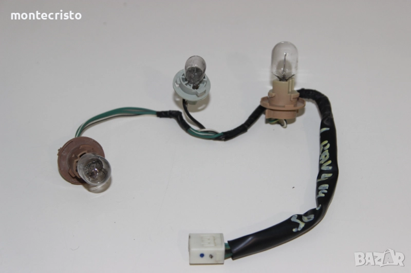 Лява инсталация стоп Toyota Rav-4 facelift (2004-2005г.) фасунги / фасунга ламподържач Rav4, снимка 1