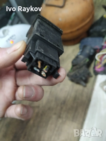 Бутон подгрев , задно стъкло за VW GOLF III , 3 , 1H0959621, снимка 4 - Части - 52753687