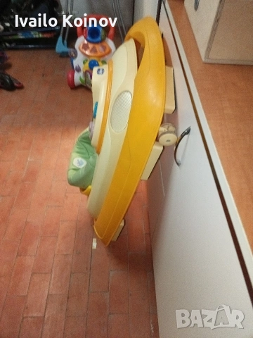 детска проходилка Chicco ,музикална,работеща от първи собственик няма спукани детайли работи 