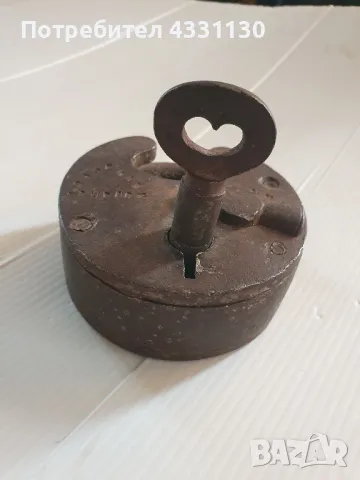 Колекционерски античен оригинален стар железен катинар с ключ , снимка 4 - Антикварни и старинни предмети - 50394472