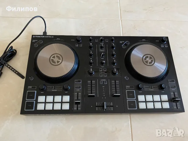 Конзола Traktor S2 MK3 (Като НОВА), снимка 1 - Ресийвъри, усилватели, смесителни пултове - 47483550