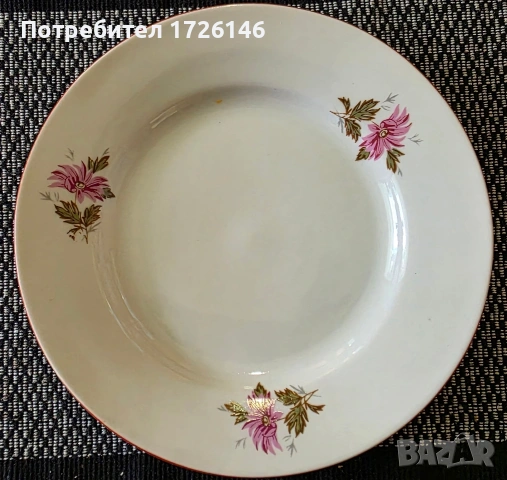 Порцеланова чиния с червен кант Разград Горски слез 