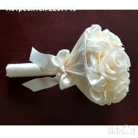 Булчински / сватбен букет с рози от креп хартия, снимка 3 - Сватбени аксесоари - 46433320