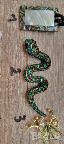 Брошка, Брошки,Колие,Медальон Chanel , Miu Miu , снимка 2 - Други - 52046414